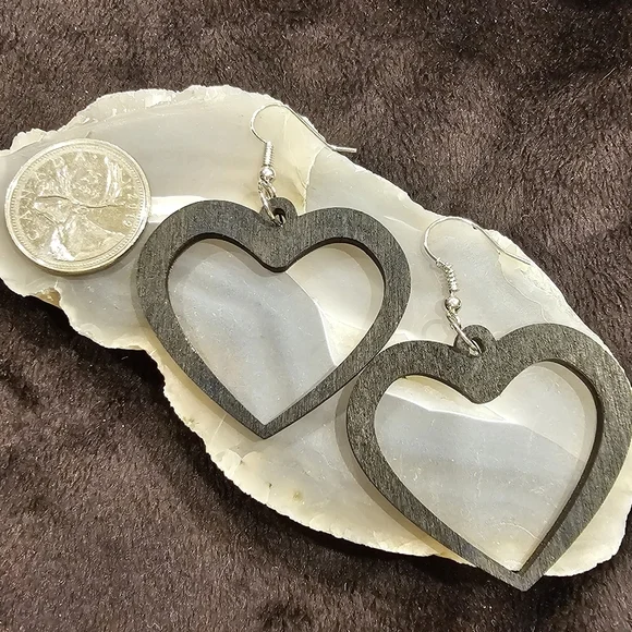 💥4 for $25💥 Laser-cut Heart Shaped Earrings - Picture 2 of 7